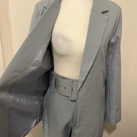 BABY BLUE OVERSIZED HIGH WAISTED SUIT - NEVER WORN - Picture 6 of 8